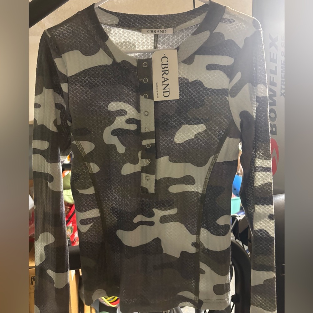 CBRAND
New with tags 
Camo- size S
Smokefree
Excellent shape